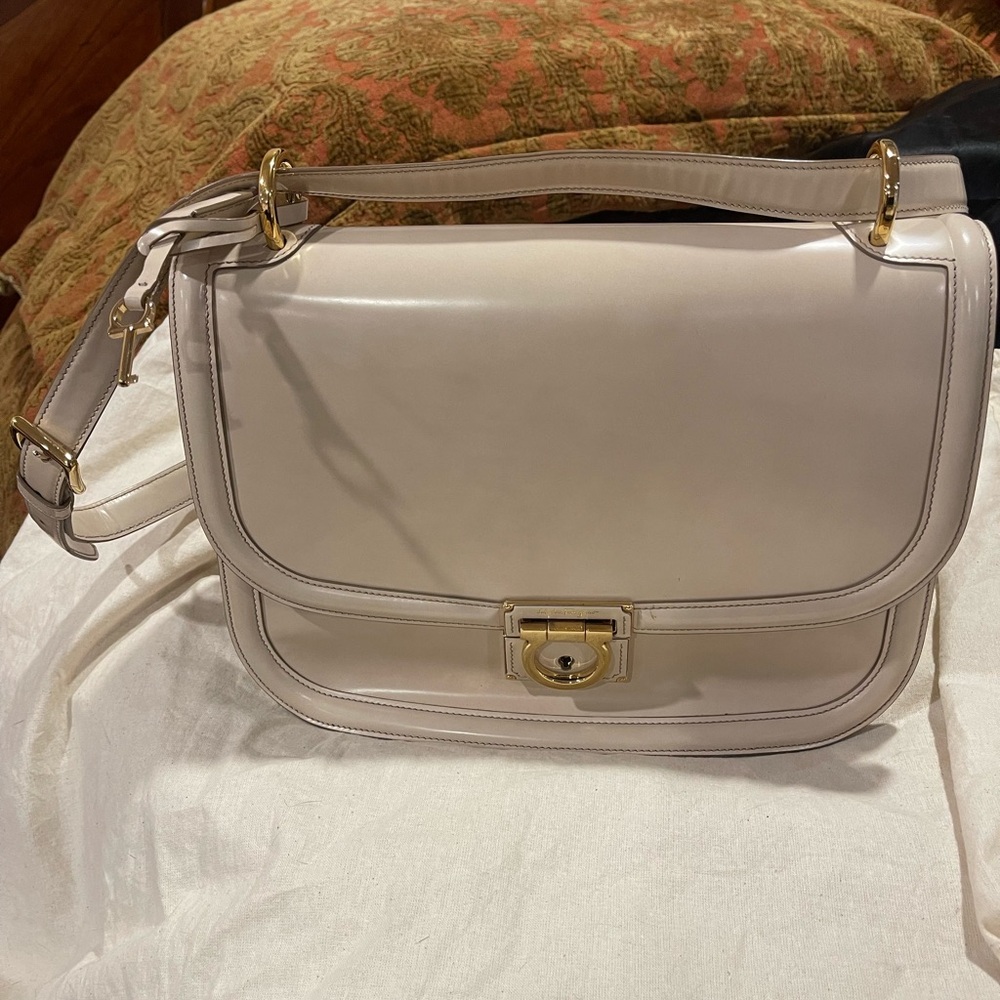 Elegant Cream Leather Shoulder Bag